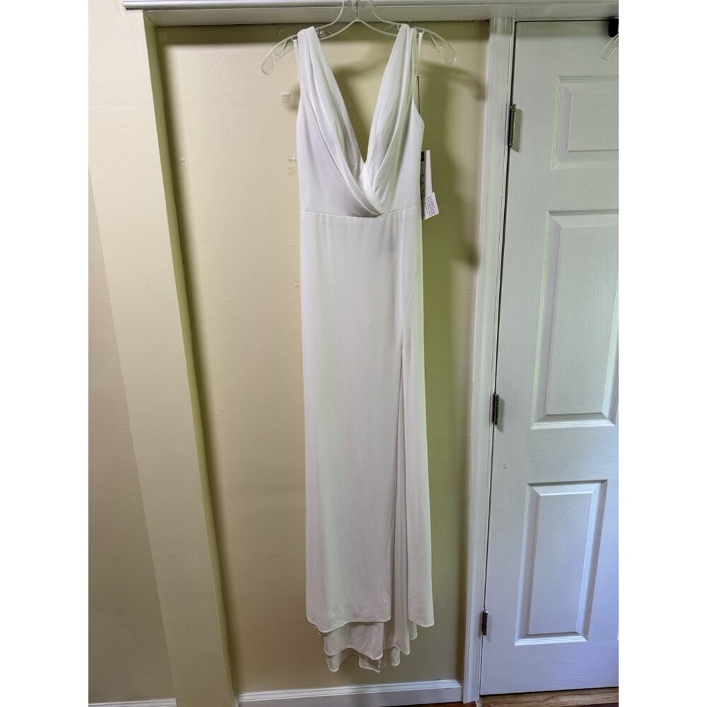 Mac Duggal IEENA White Sleeveless V Neck Jersey Gown 12336 Size 8 *Minor Flaw*